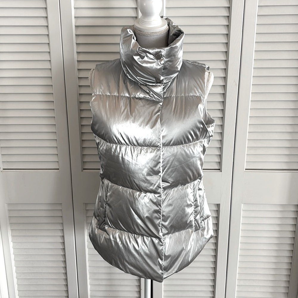 Athleta Downtown Metallic Vest Women’s Silver Down Fill Zip & Snap Size Medium
